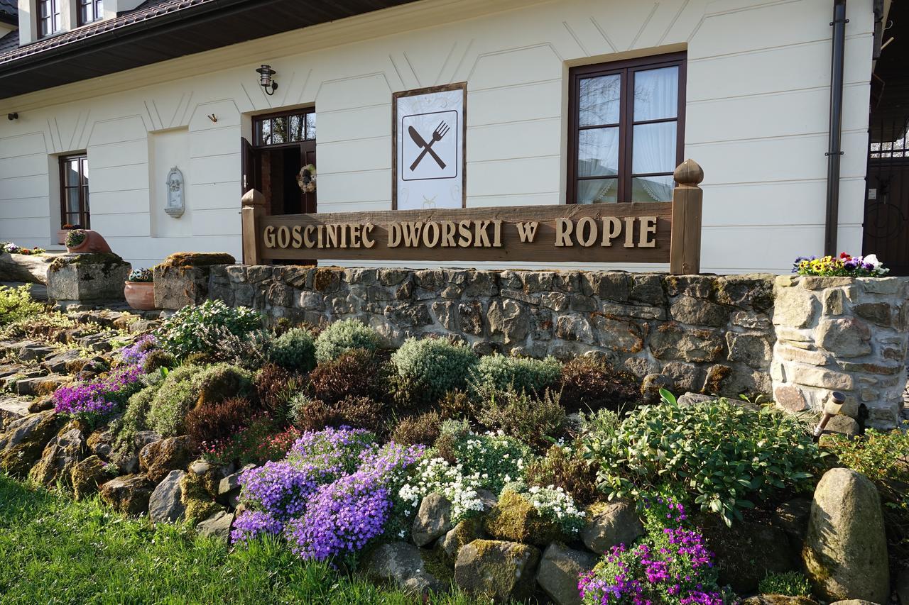 Gosciniec Dworski W Ropie - Pokoje Goscinne Ropa Eksteriør billede
